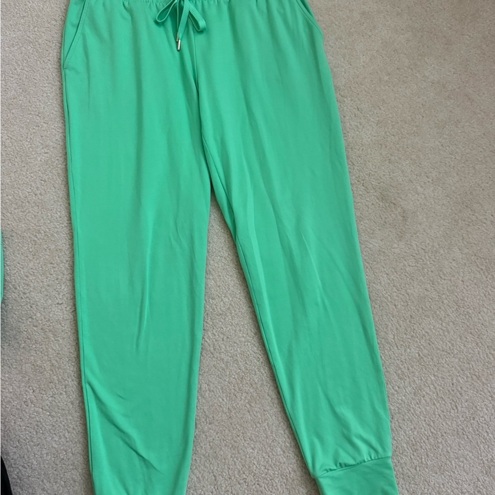 Lilly Pulitzer Bright Green Long-Sleeve KARESSA UPF 50+ TOP, SPEARMINT - Picture 3 of 3